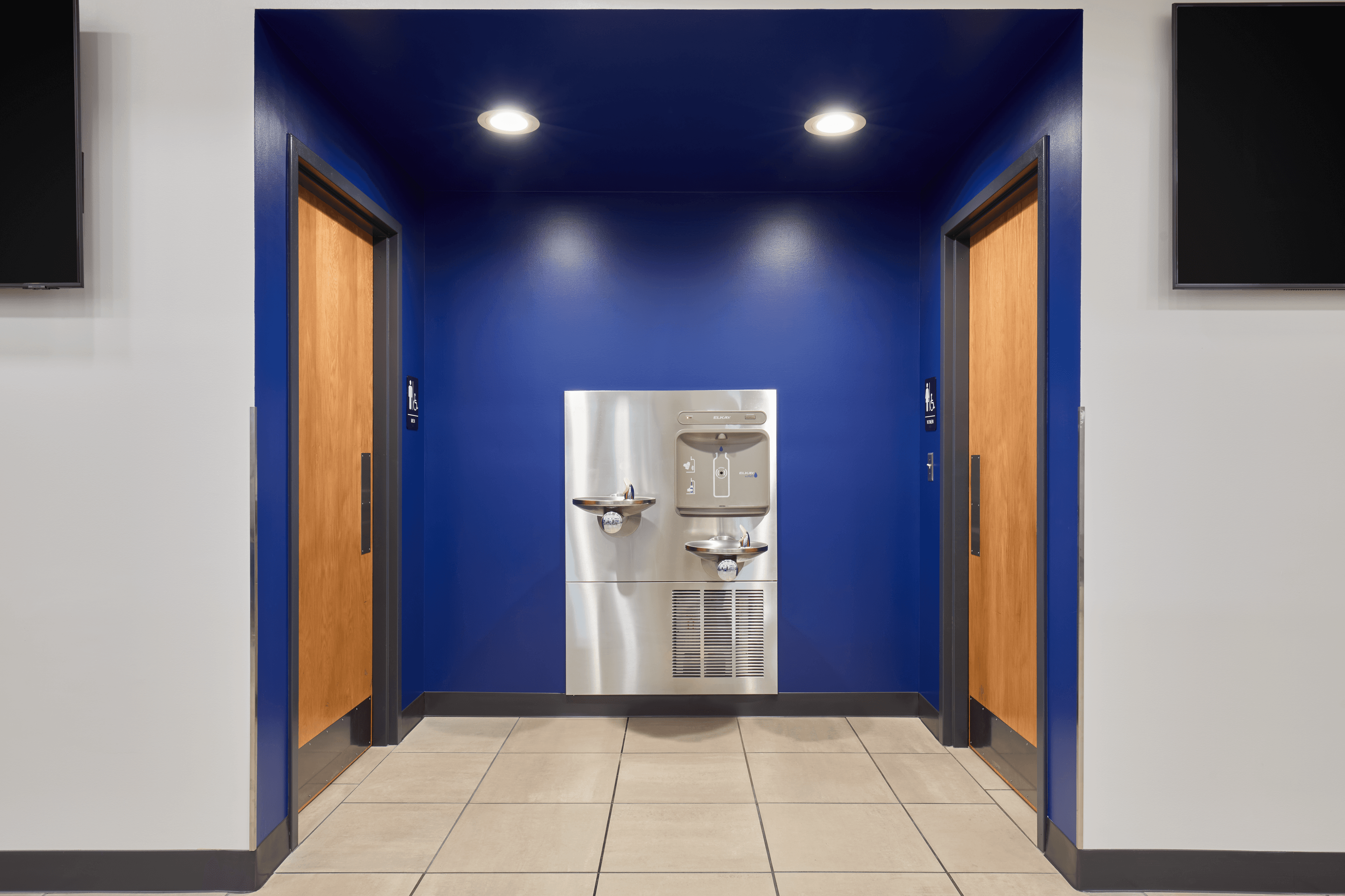 Exterior of Customer RR